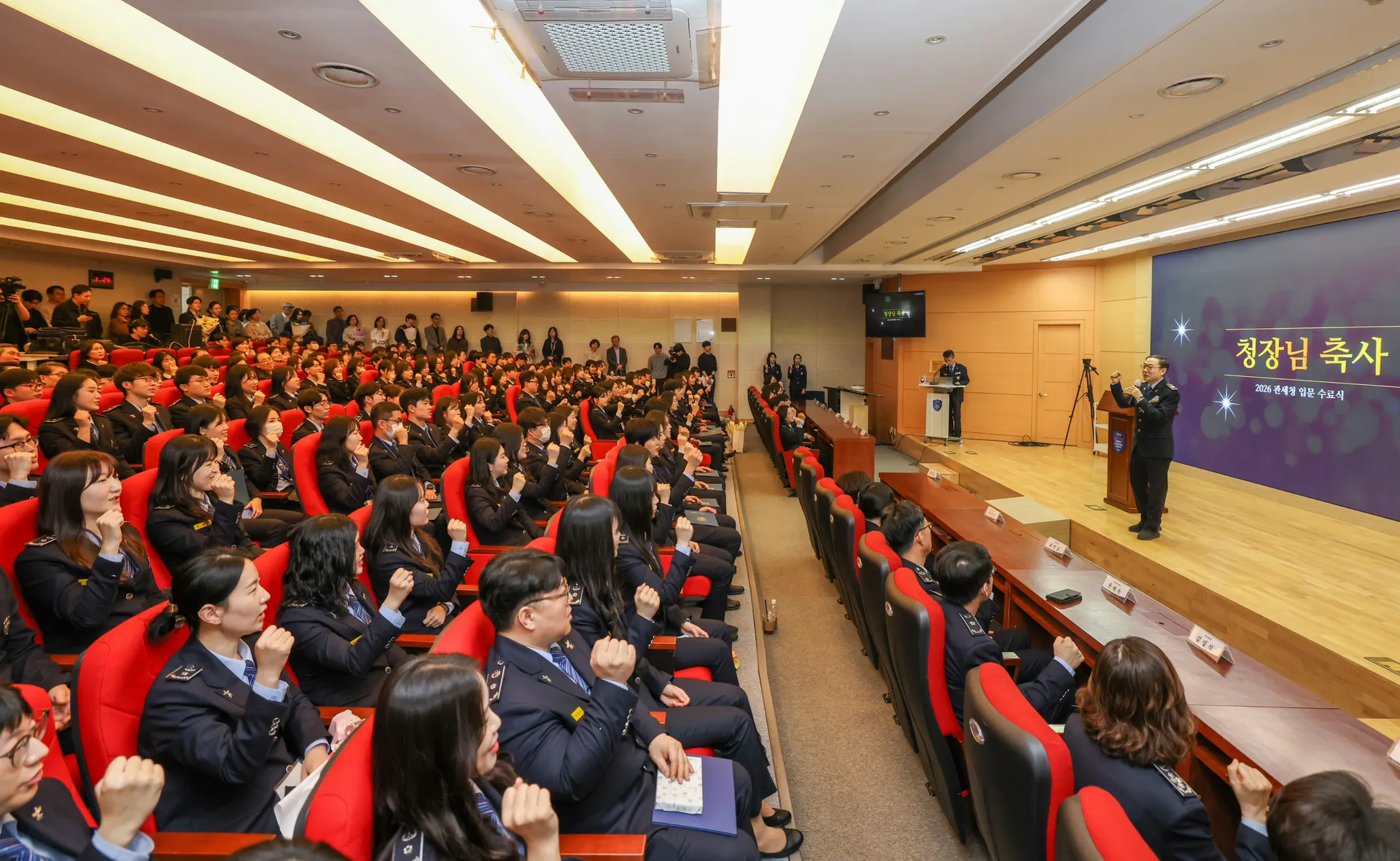 관세청, AI 관세행정 전문 인재 132명 신규 임용...7·9급 신규 공무원 대상 입문과정 수료식 개최