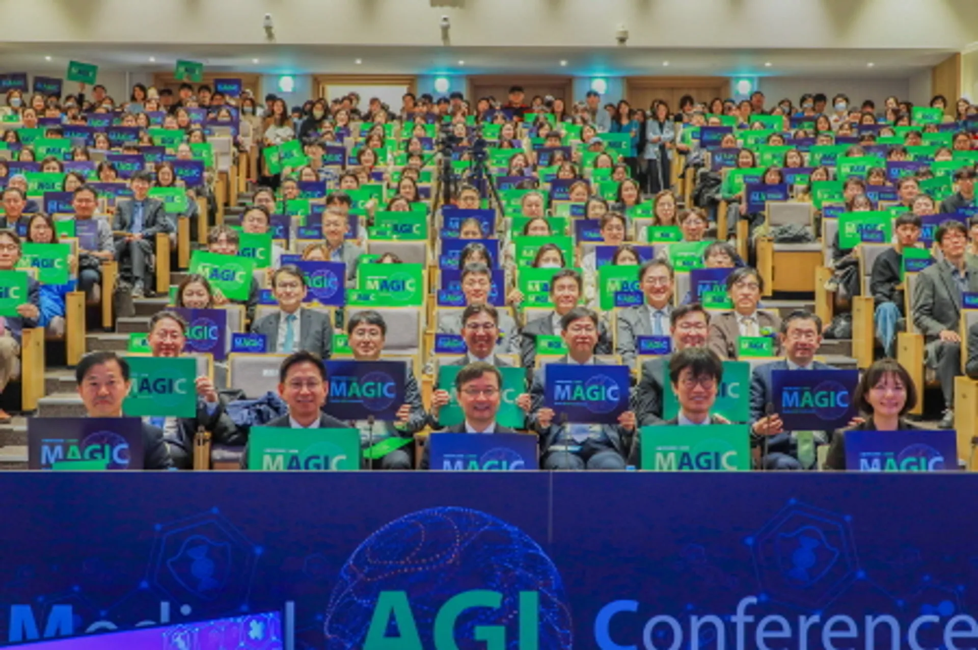 서울대병원, 의사국시 96점 의료AI 케이메드 도입...네이버 공동개발, 항생제 처방·병리 검사 자동화...GPU 부족은 과제