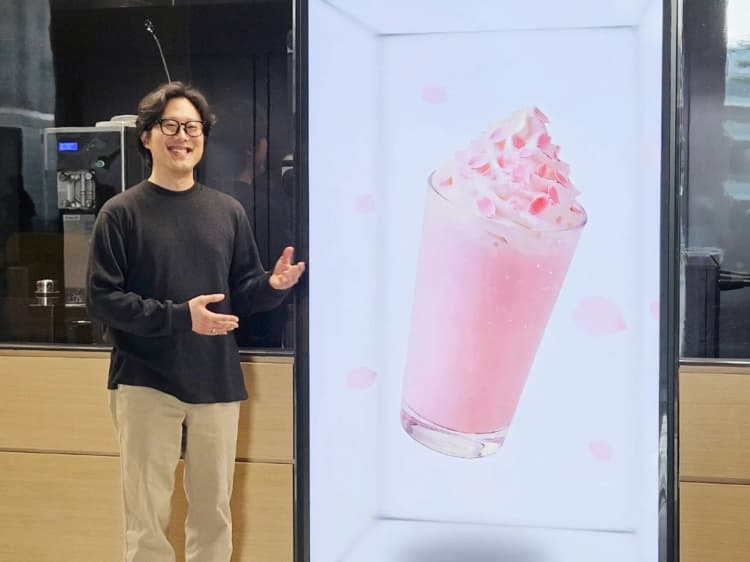 삼성, 안경 없는 3D 디스플레이 '스페이셜 사이니지' 공개...85인치 대형 모델로 최대 500mm 깊이감 구현