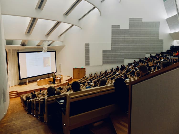 UC버클리 컴퓨터과학 수업서 낙제율 급등...교수들 "AI 과의존·수학 기초 부족이 원인"...CS 10 낙제 35%로 학과 기준 5배, 한 강의는 AI·인터넷 허용 시험까지